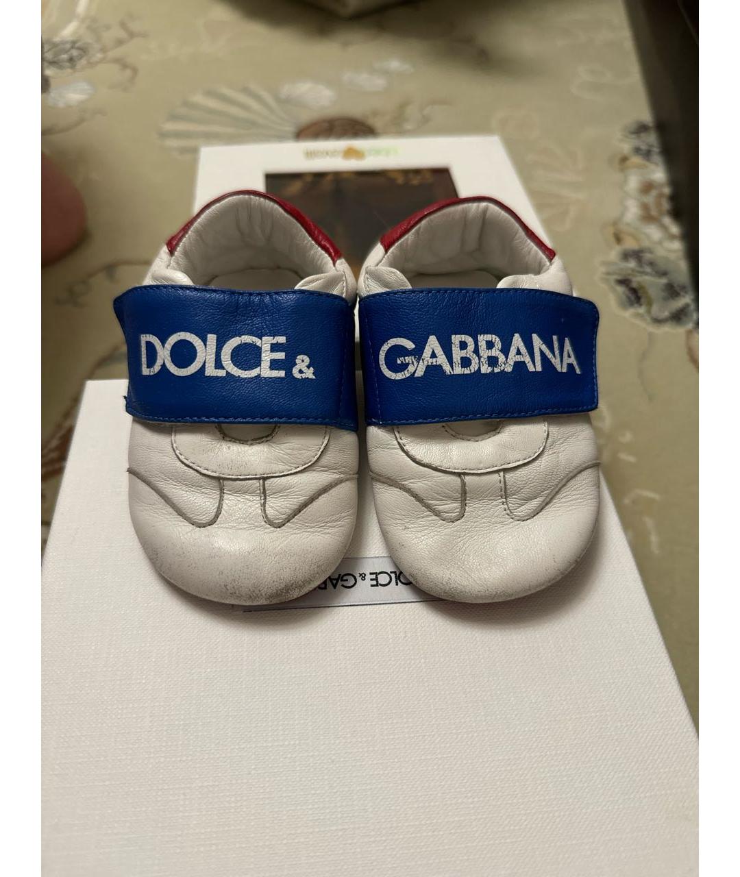 DOLCE & GABBANA KIDS Белые кожаные пинетки, фото 2
