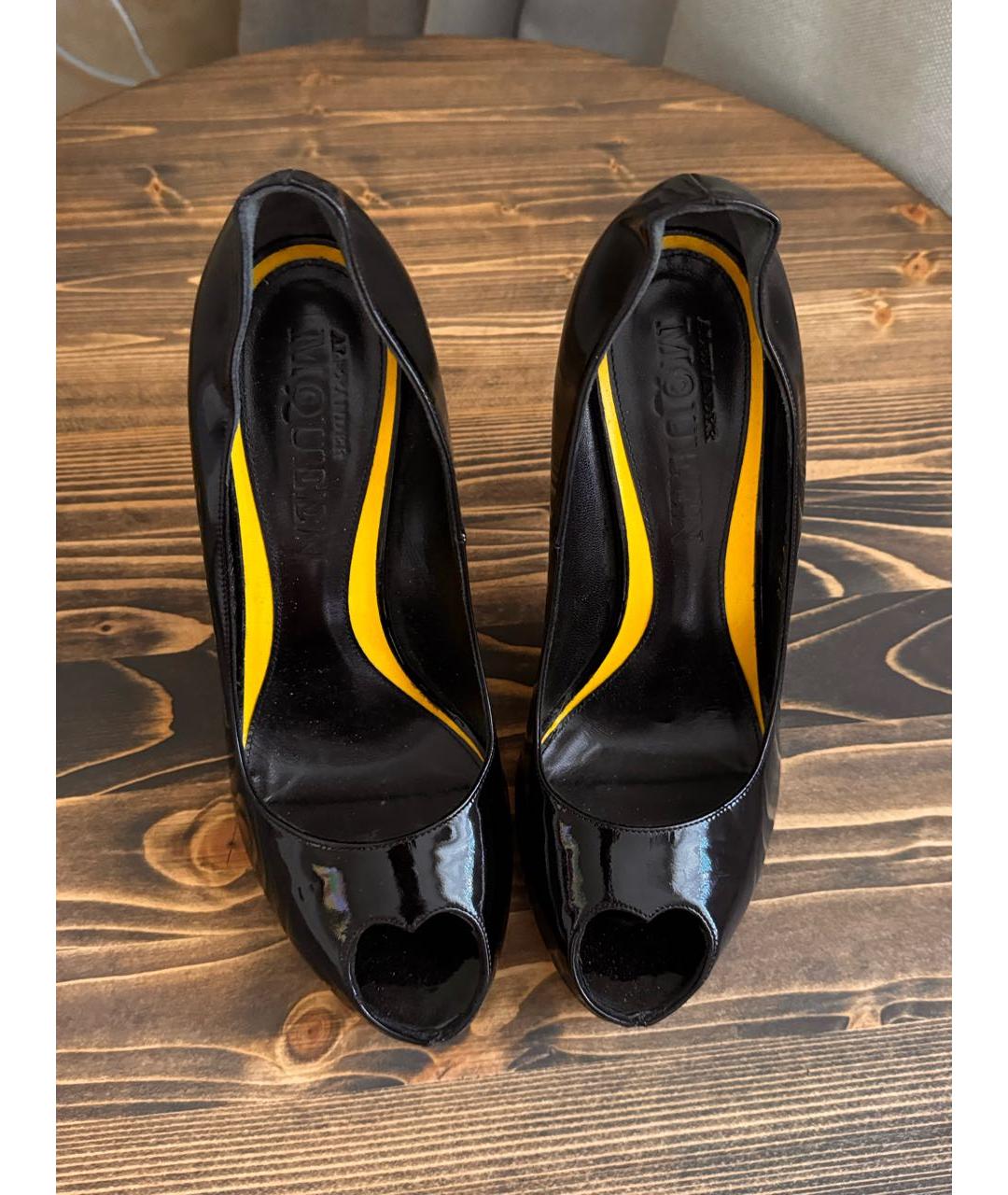 ALEXANDER MCQUEEN Черные туфли из лакированной кожи, фото 3