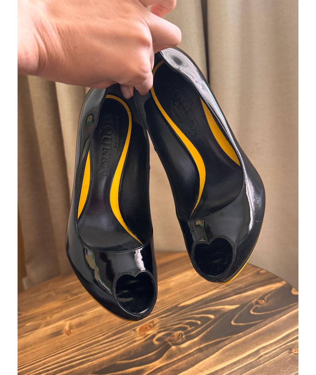 ALEXANDER MCQUEEN Черные туфли из лакированной кожи, фото 7