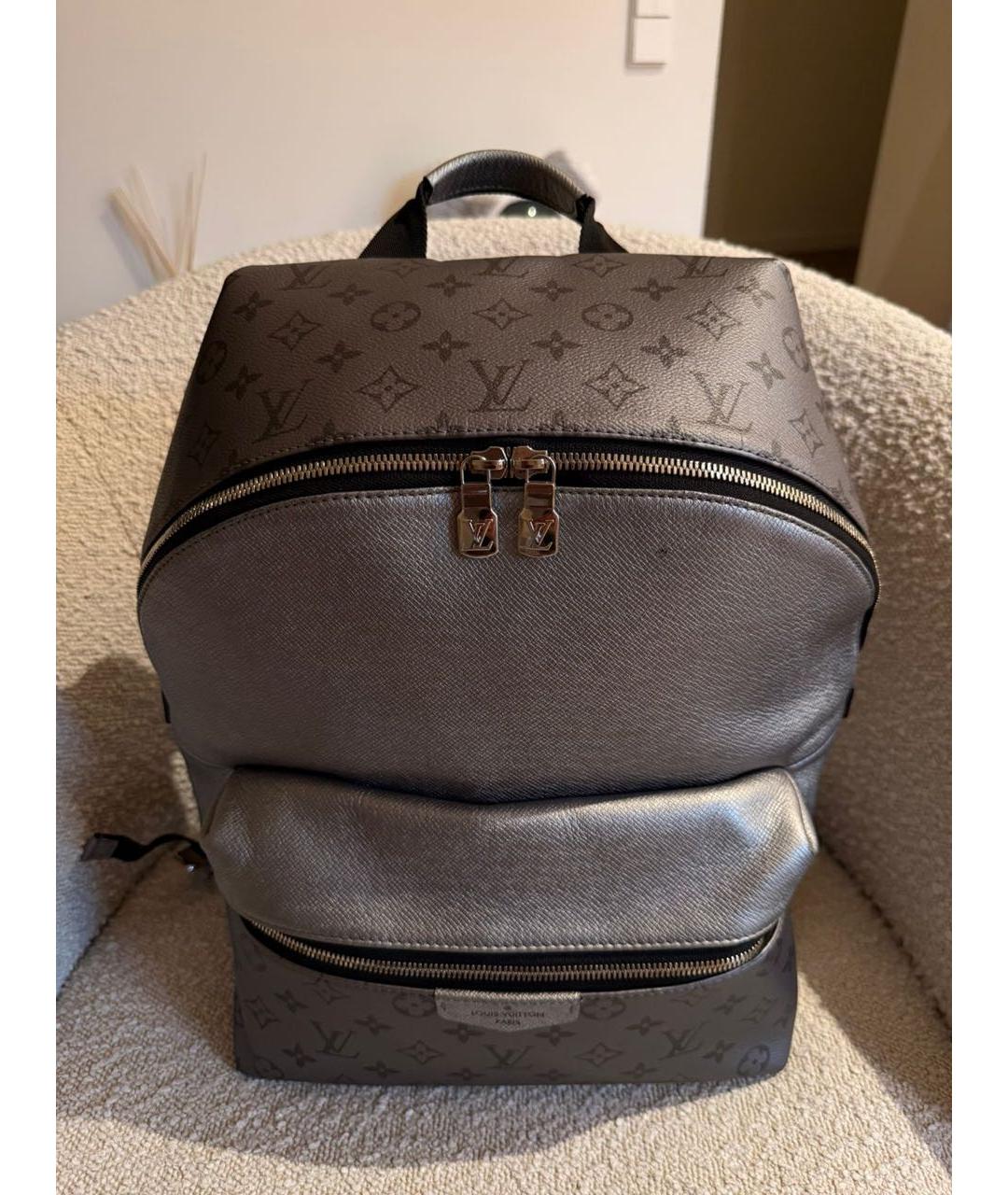 LOUIS VUITTON Серый кожаный рюкзак, фото 2