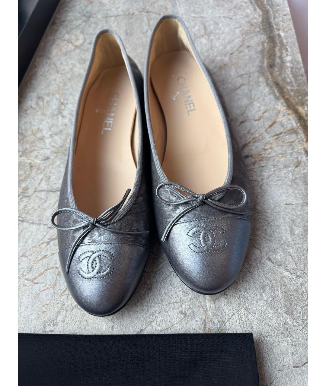CHANEL Серые кожаные балетки, фото 2