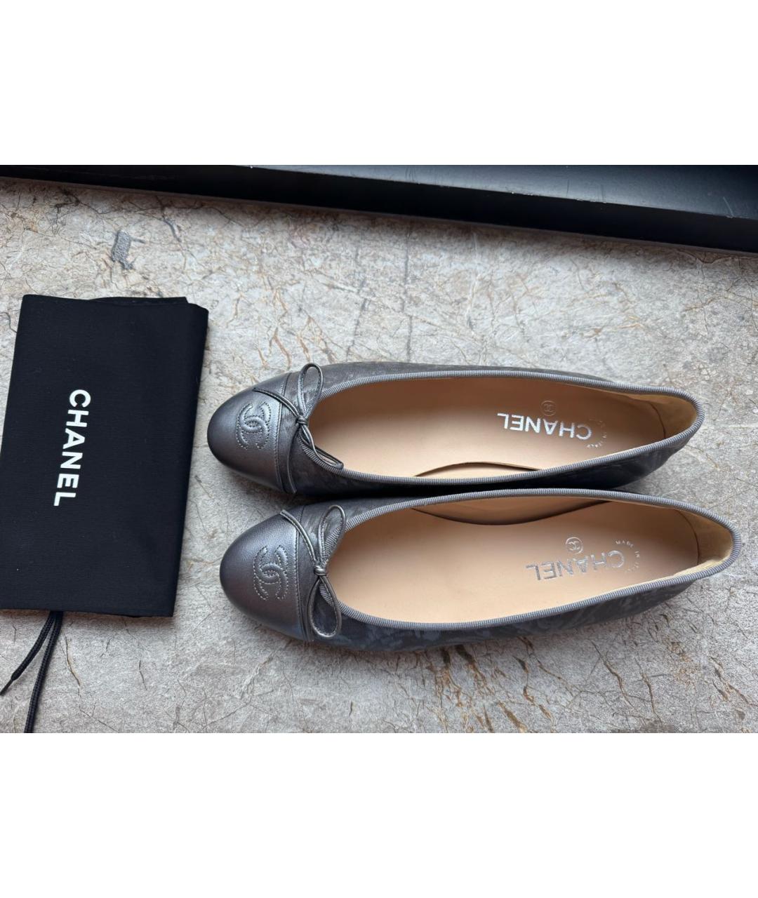 CHANEL Серые кожаные балетки, фото 3