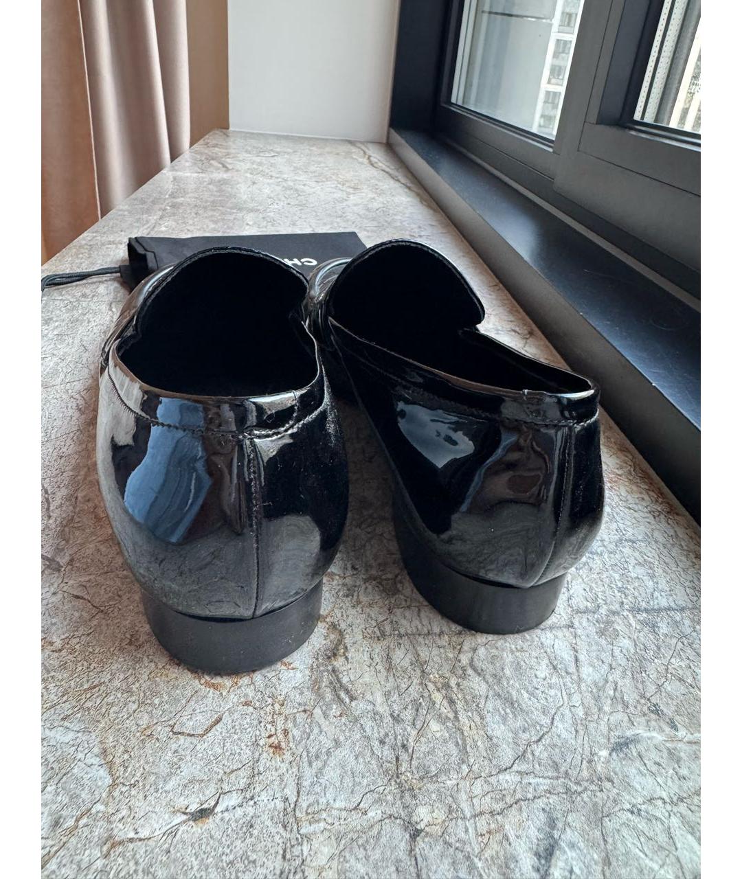 CHANEL Черные лоферы из лакированной кожи, фото 4
