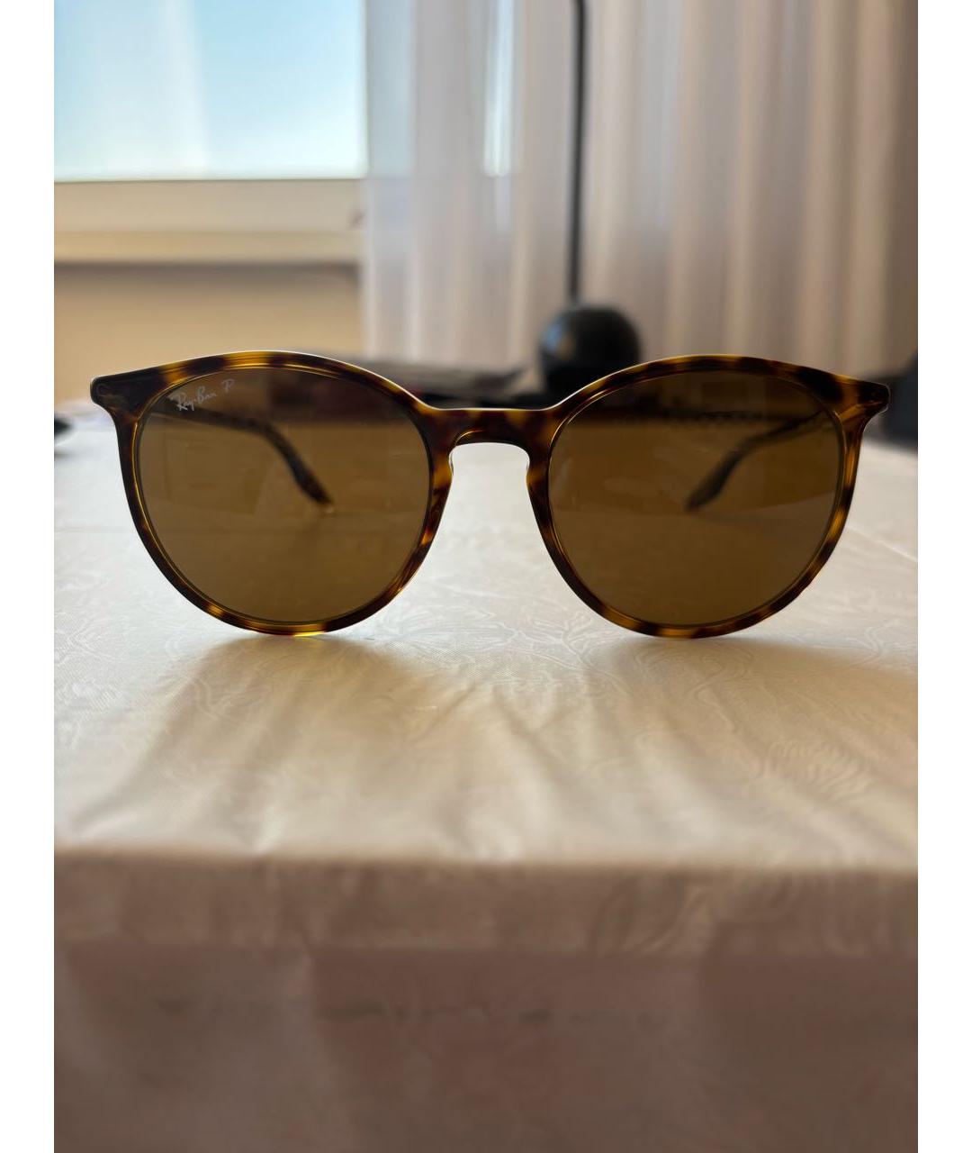 RAY BAN Коричневые пластиковые солнцезащитные очки, фото 2