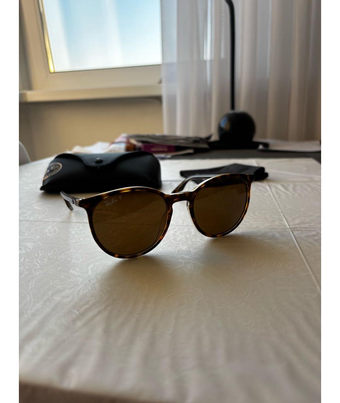 RAY BAN Коричневые пластиковые солнцезащитные очки, фото 3