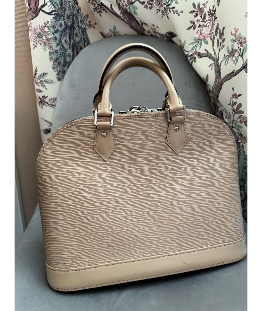 LOUIS VUITTON Бежевая кожаная сумка с короткими ручками, фото 3