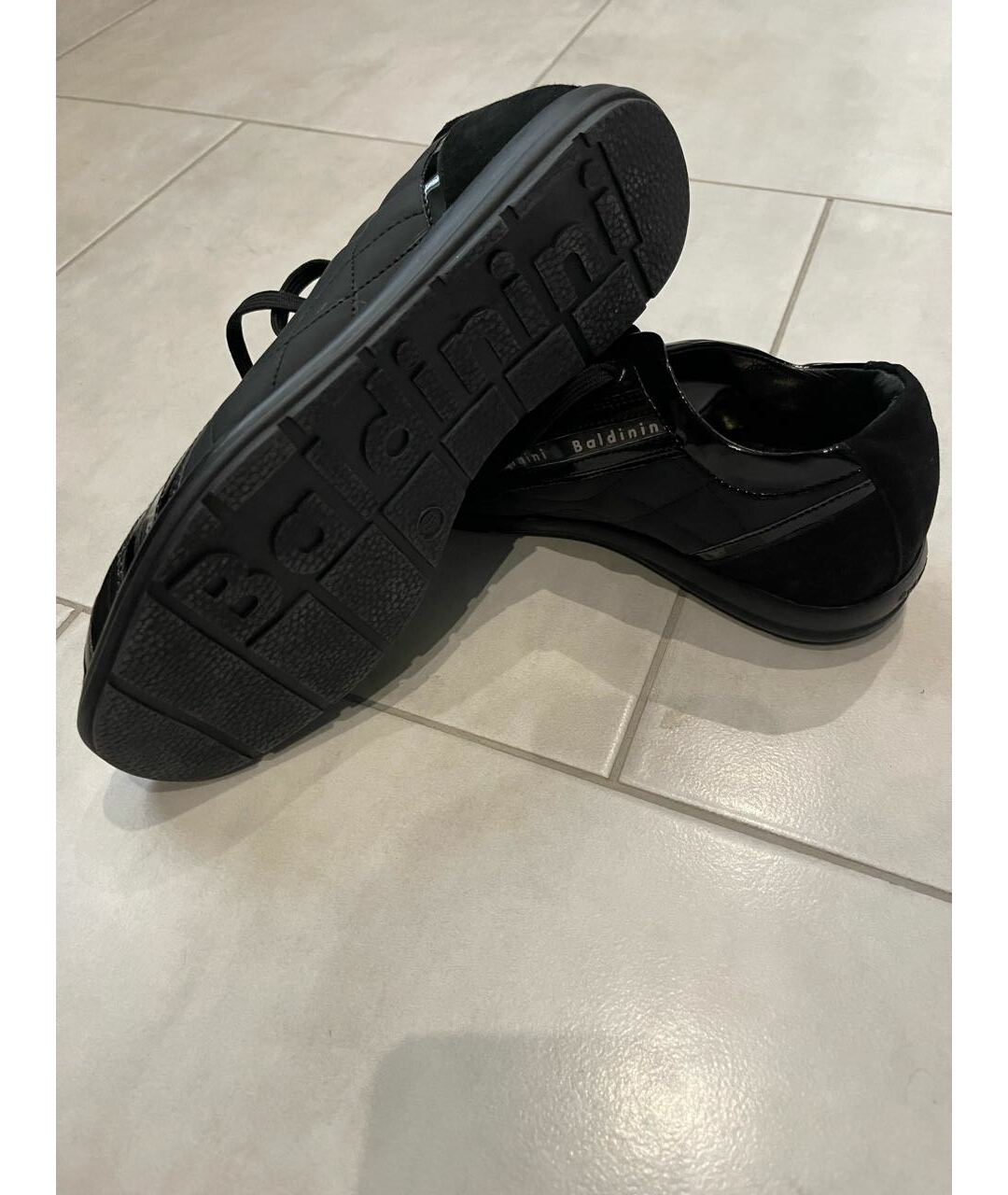BALDININI Черные низкие кроссовки / кеды из лакированной кожи, фото 3
