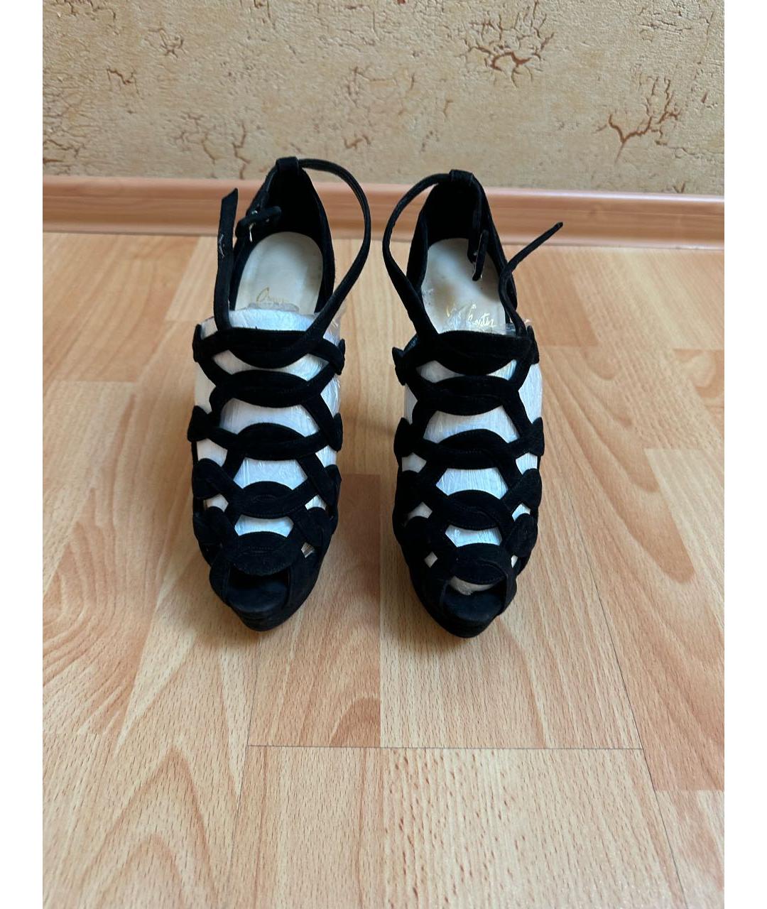 CHRISTIAN LOUBOUTIN Черные замшевые босоножки, фото 2