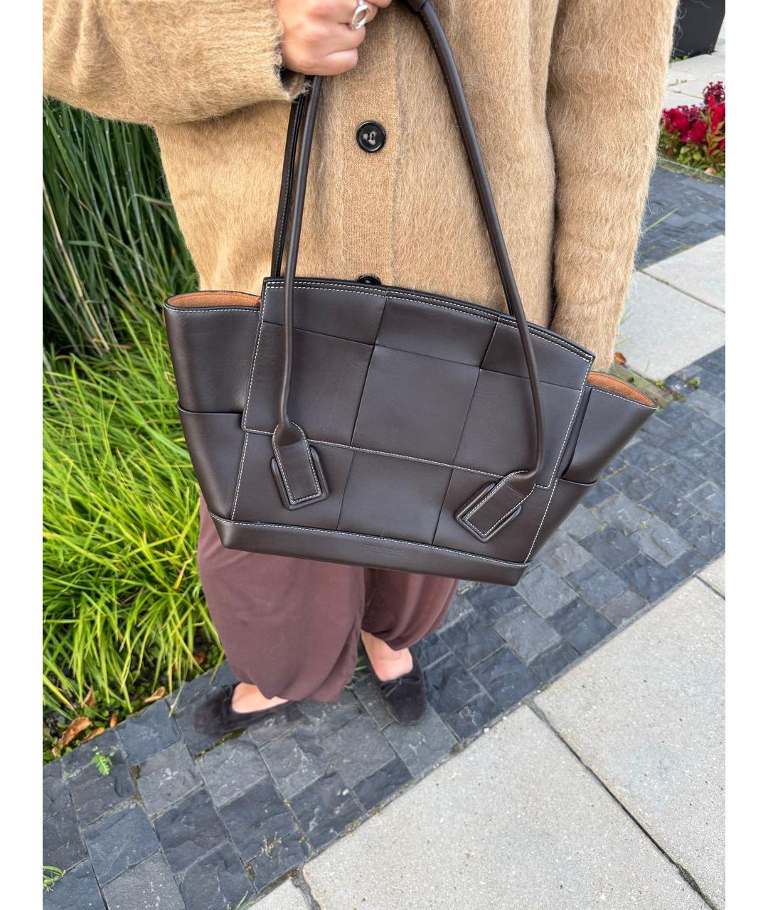 BOTTEGA VENETA Коричневая кожаная сумка тоут, фото 2