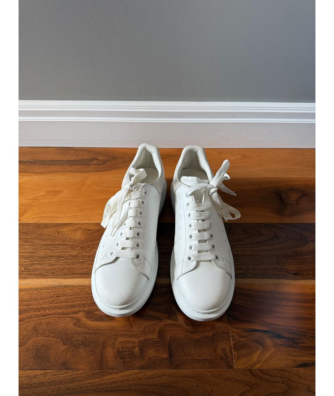ALEXANDER MCQUEEN Белые кожаные низкие кроссовки / кеды, фото 2