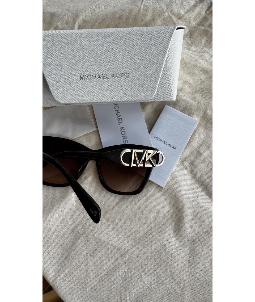 MICHAEL KORS Коричневые пластиковые солнцезащитные очки, фото 4