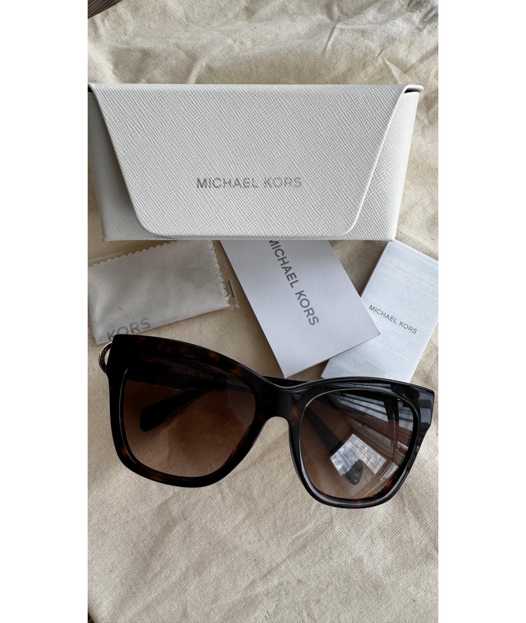 MICHAEL KORS Коричневые пластиковые солнцезащитные очки, фото 3