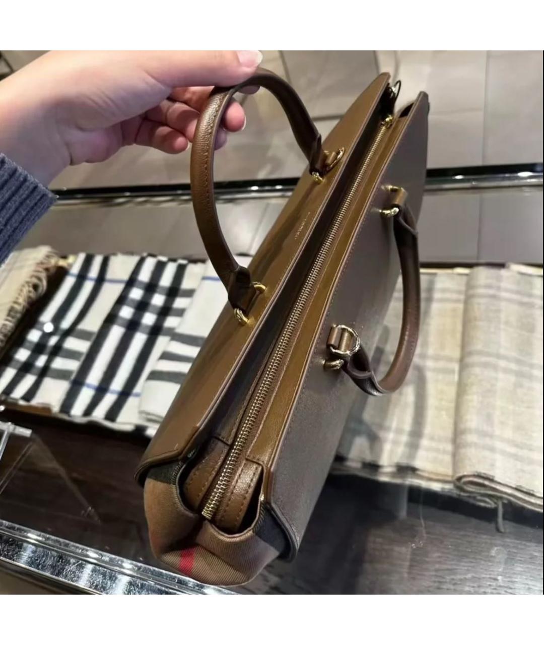BURBERRY Коричневая кожаная сумка с короткими ручками, фото 4