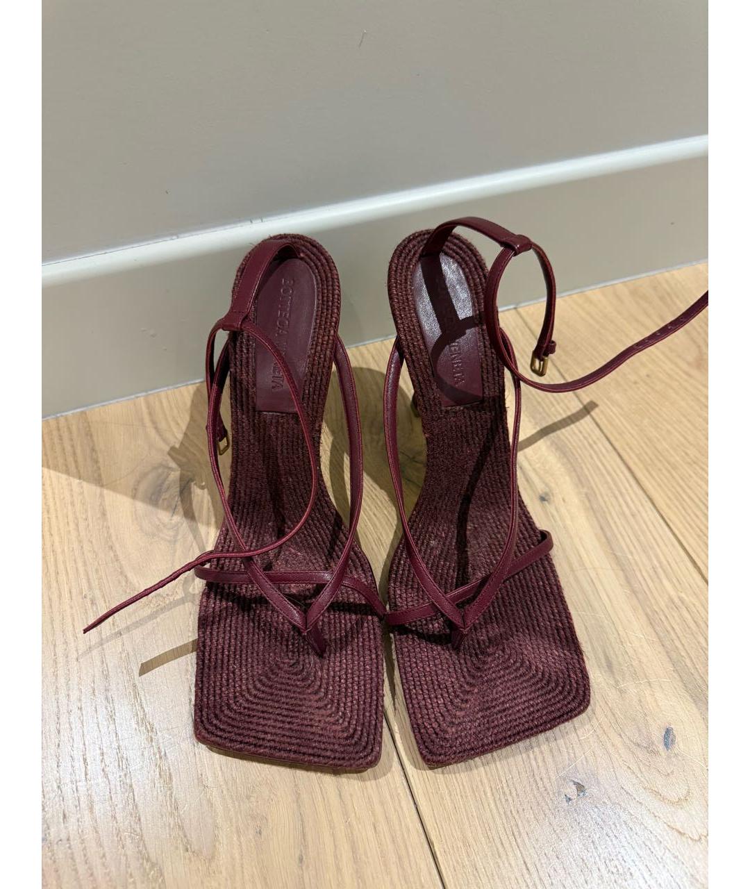 BOTTEGA VENETA Бордовые кожаные босоножки, фото 2