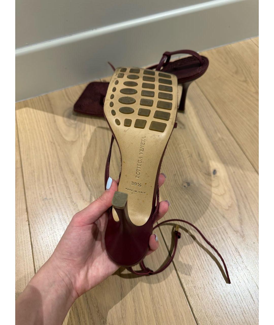 BOTTEGA VENETA Бордовые кожаные босоножки, фото 3