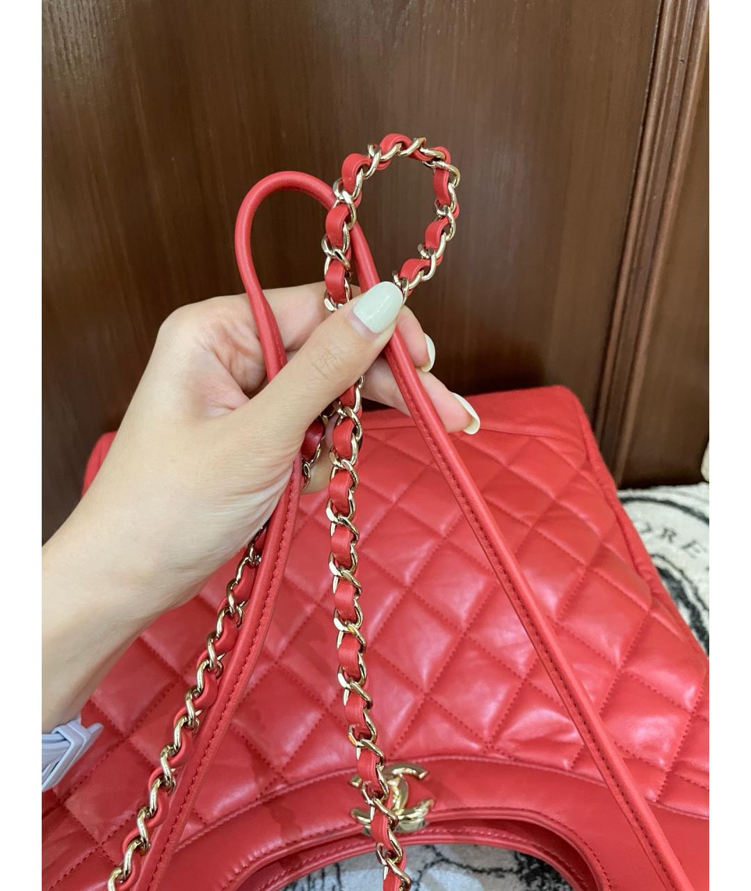 CHANEL Красная кожаная сумка с короткими ручками, фото 5