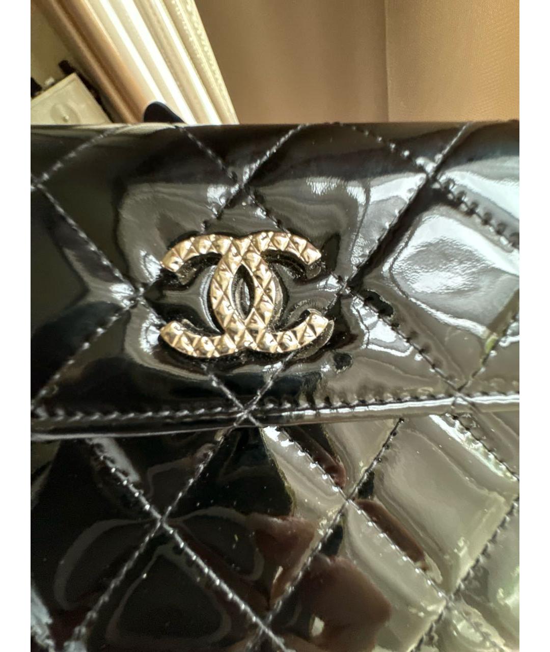 CHANEL Черный кошелек из лакированной кожи, фото 7