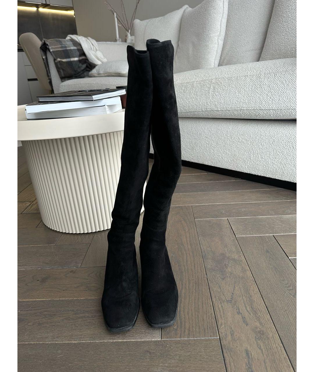 STUART WEITZMAN Черные замшевые ботфорты, фото 2