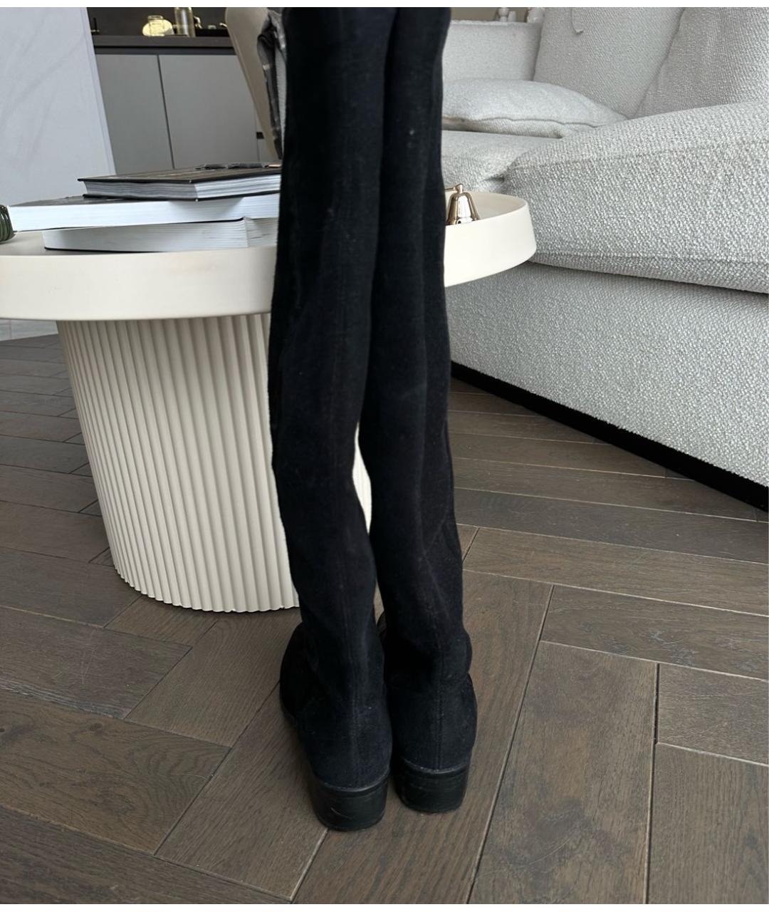 STUART WEITZMAN Черные замшевые ботфорты, фото 4