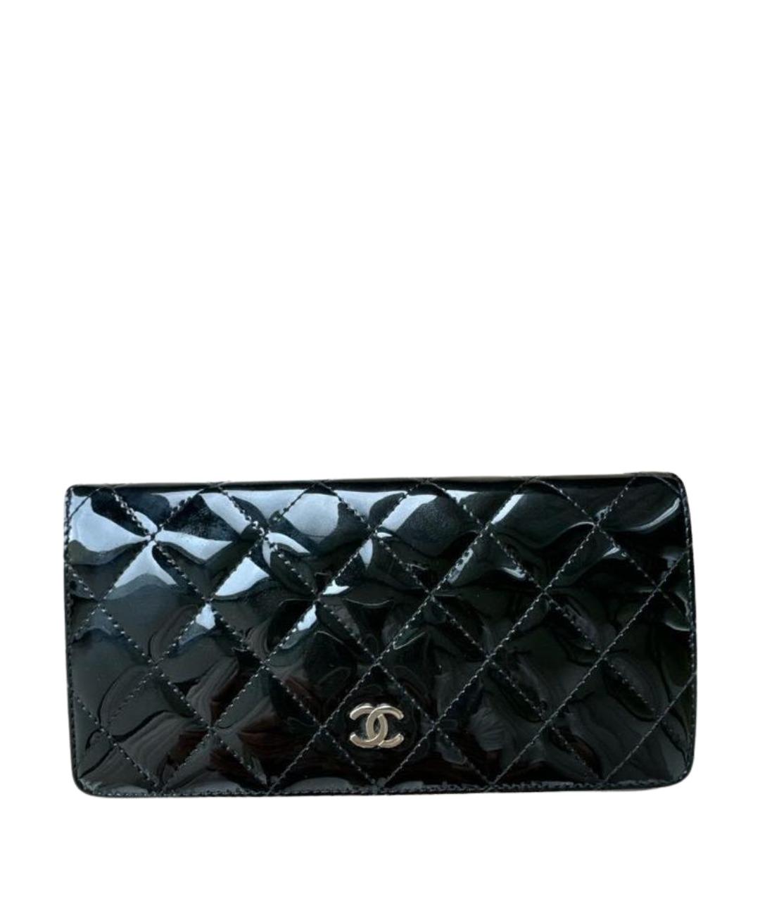 CHANEL Черный кошелек из лакированной кожи, фото 1