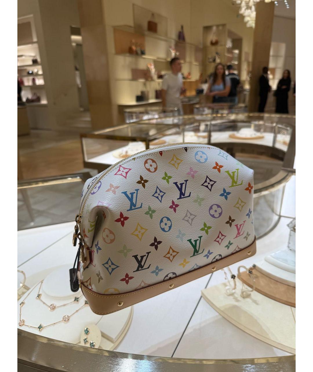 LOUIS VUITTON Белая косметичка, фото 4