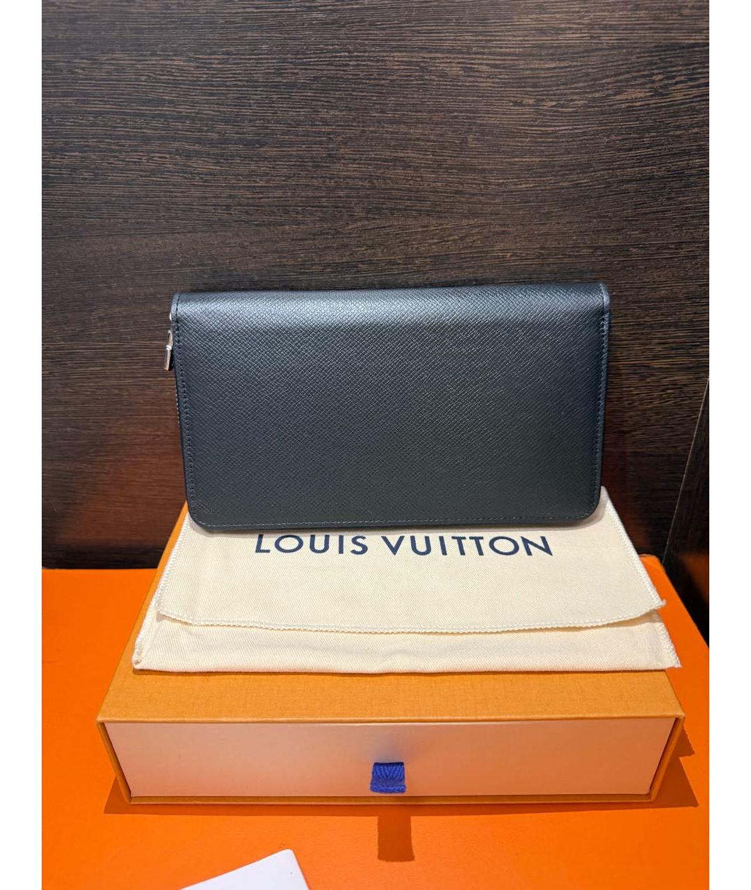 LOUIS VUITTON Черный кожаный кошелек, фото 4