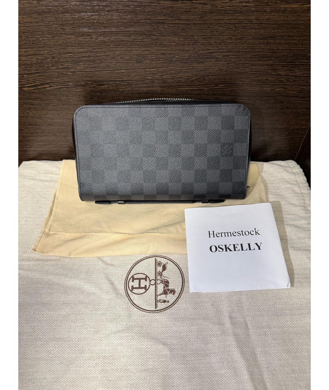 LOUIS VUITTON Антрацитовая барсетка, фото 2