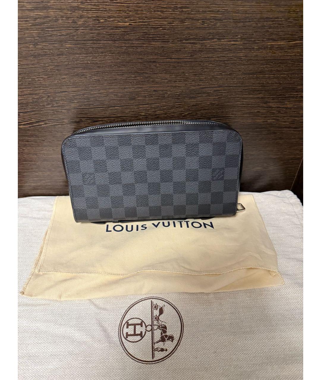 LOUIS VUITTON Антрацитовая барсетка, фото 5