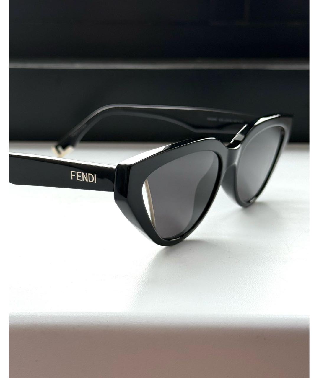 FENDI Черные пластиковые солнцезащитные очки, фото 2