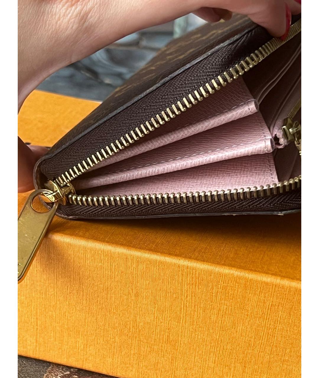 LOUIS VUITTON Коричневый кошелек, фото 7