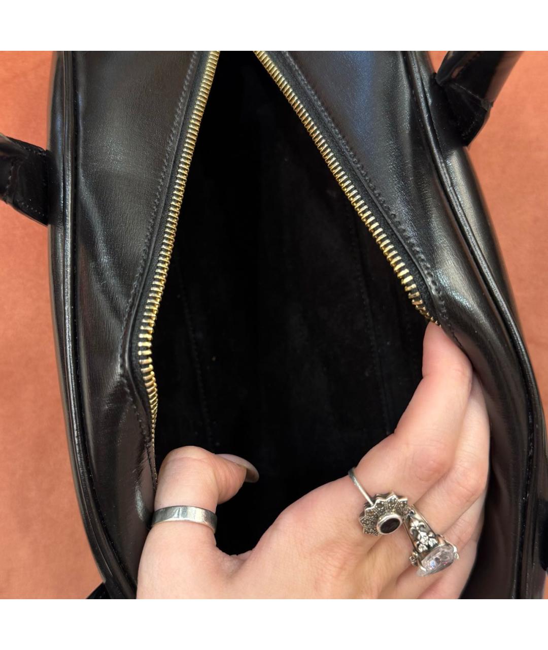 CELINE Черная сумка с короткими ручками из лакированной кожи, фото 5