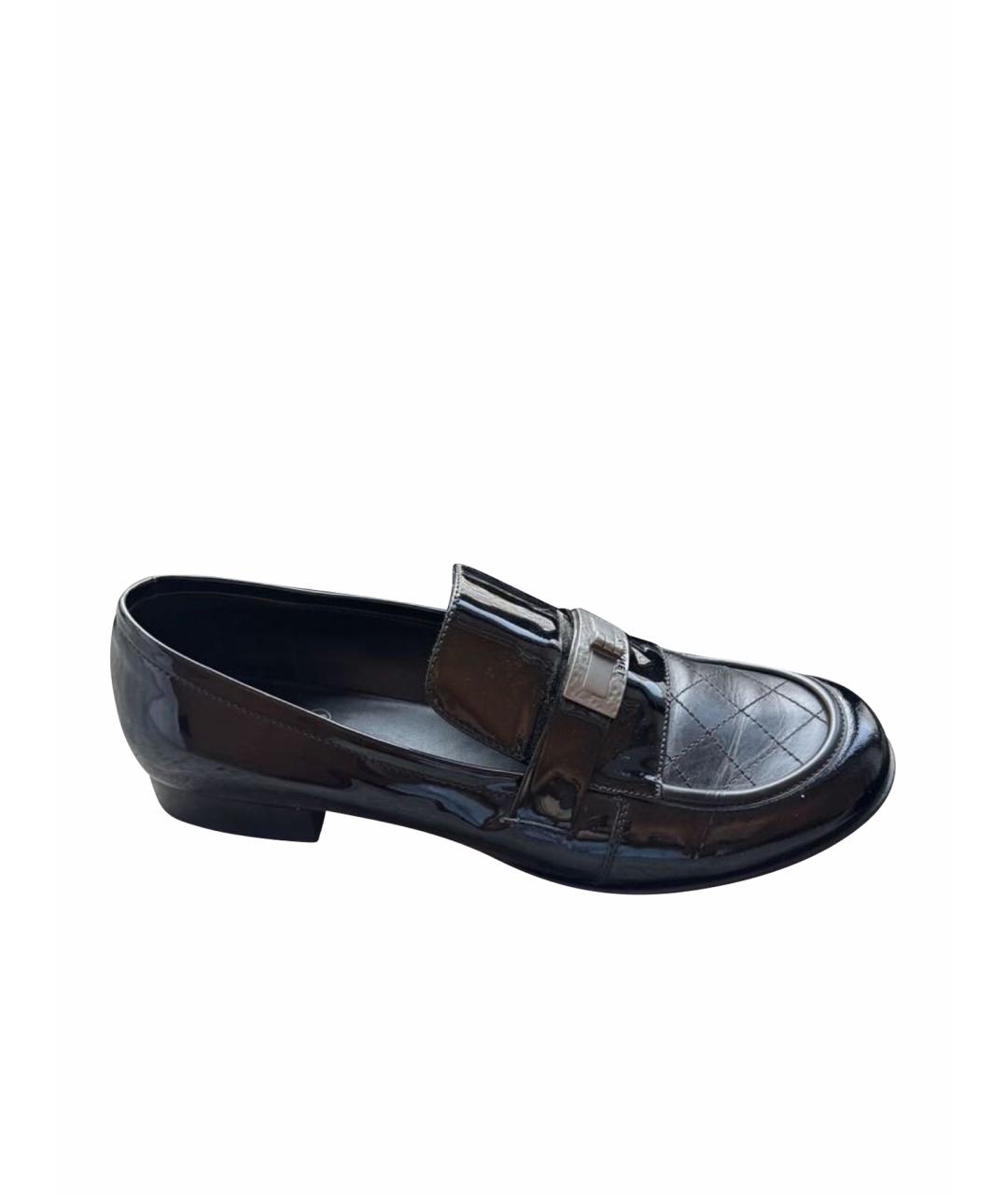 CHANEL Черные лоферы из лакированной кожи, фото 1