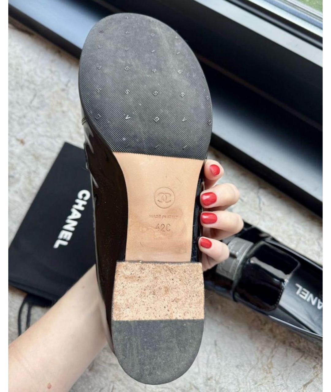 CHANEL Черные лоферы из лакированной кожи, фото 2