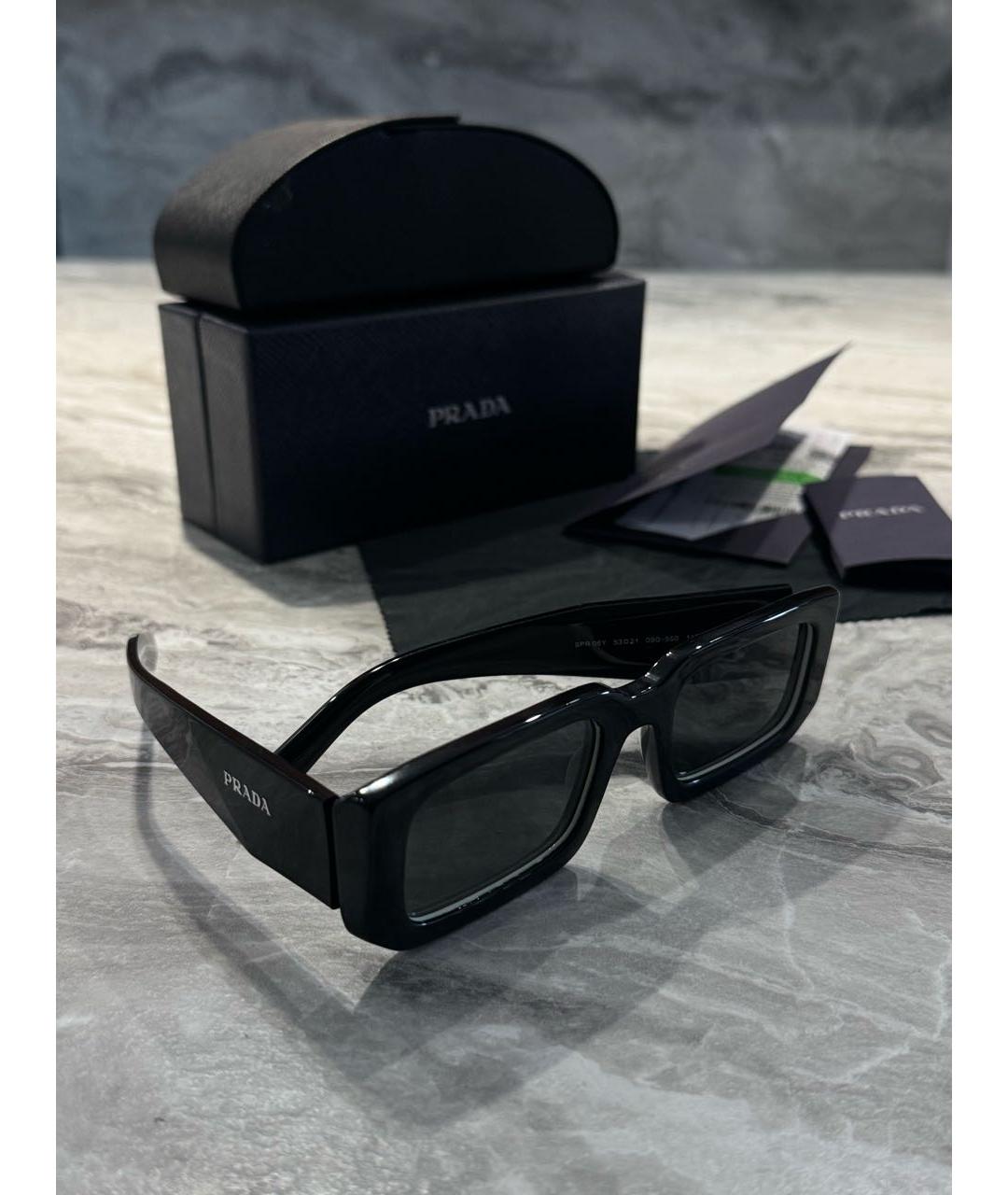 PRADA Черные пластиковые солнцезащитные очки, фото 2
