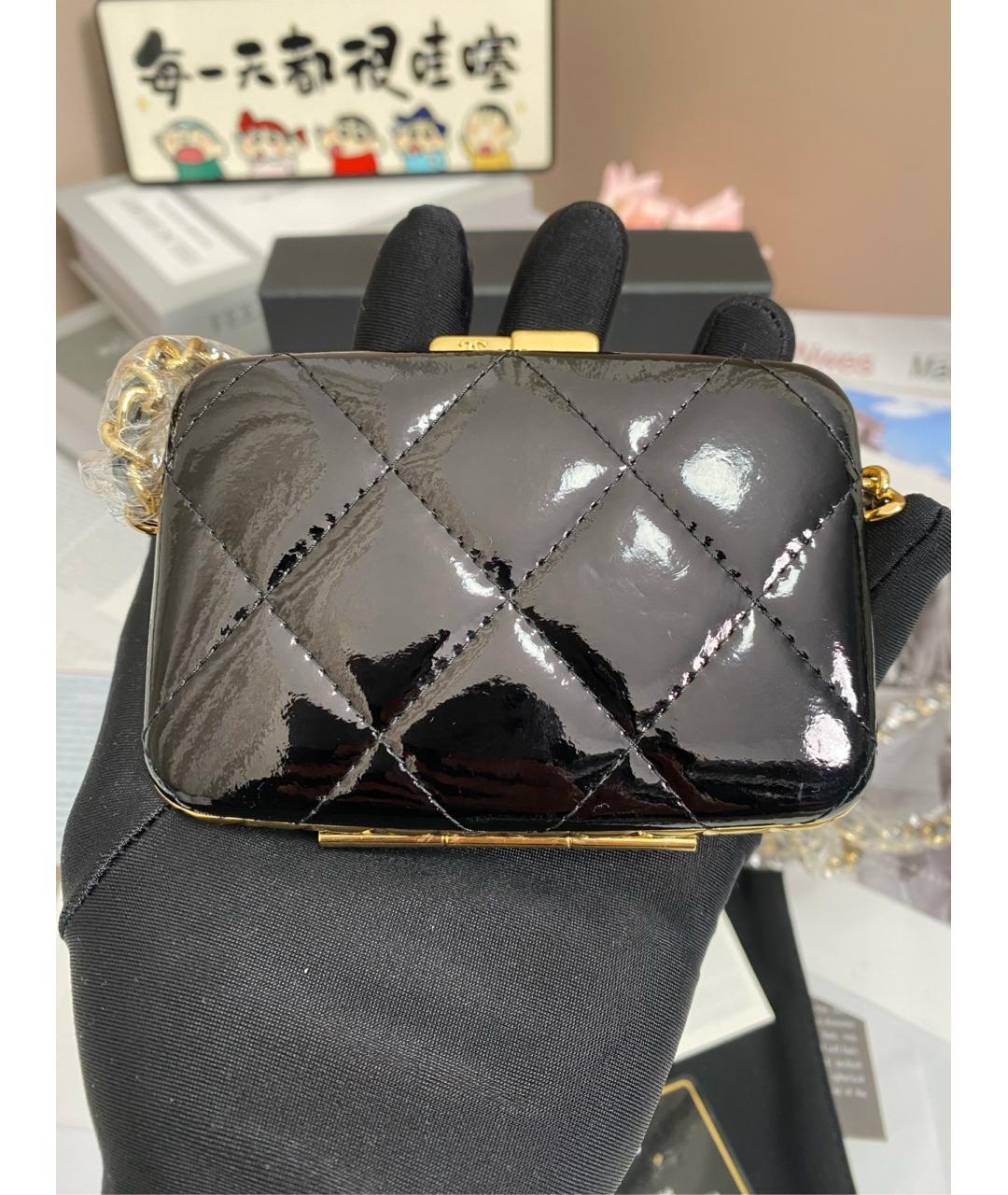 CHANEL Черная сумка через плечо из лакированной кожи, фото 2