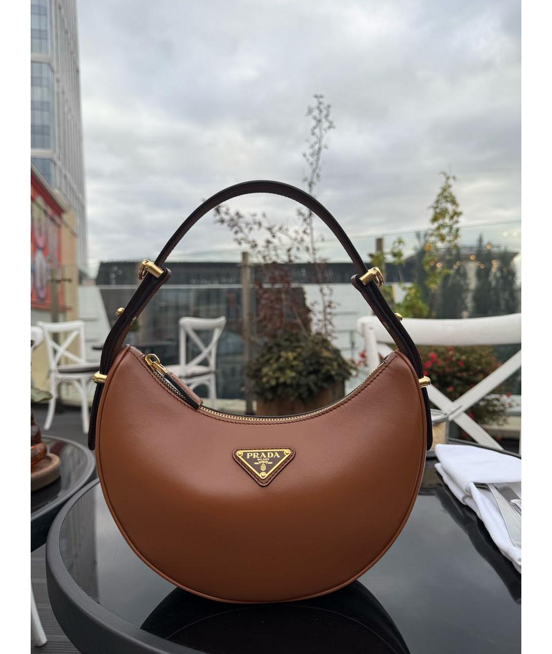 PRADA Коричневая кожаная сумка с короткими ручками, фото 8