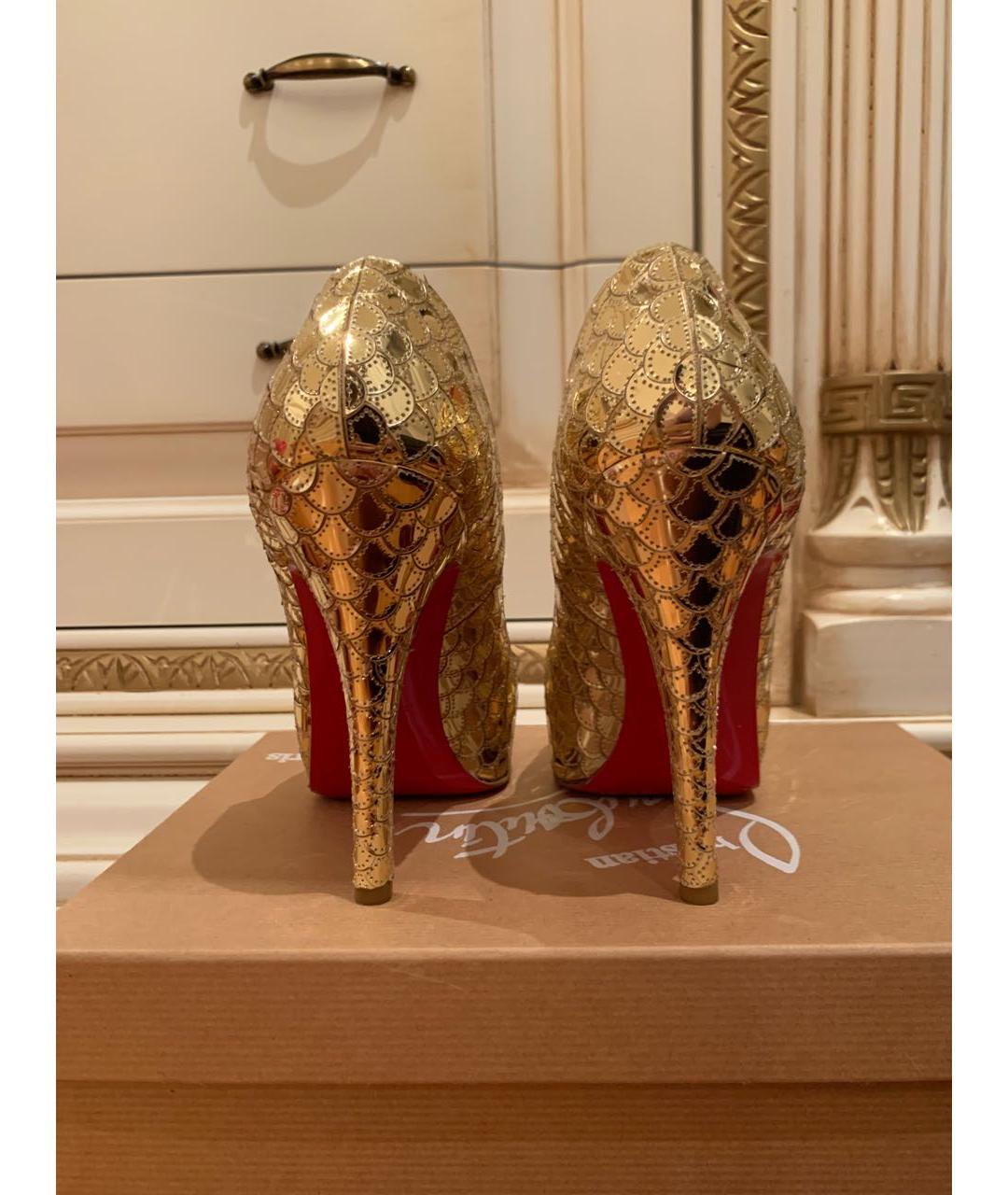 CHRISTIAN LOUBOUTIN Золотые туфли из экзотической кожи, фото 2