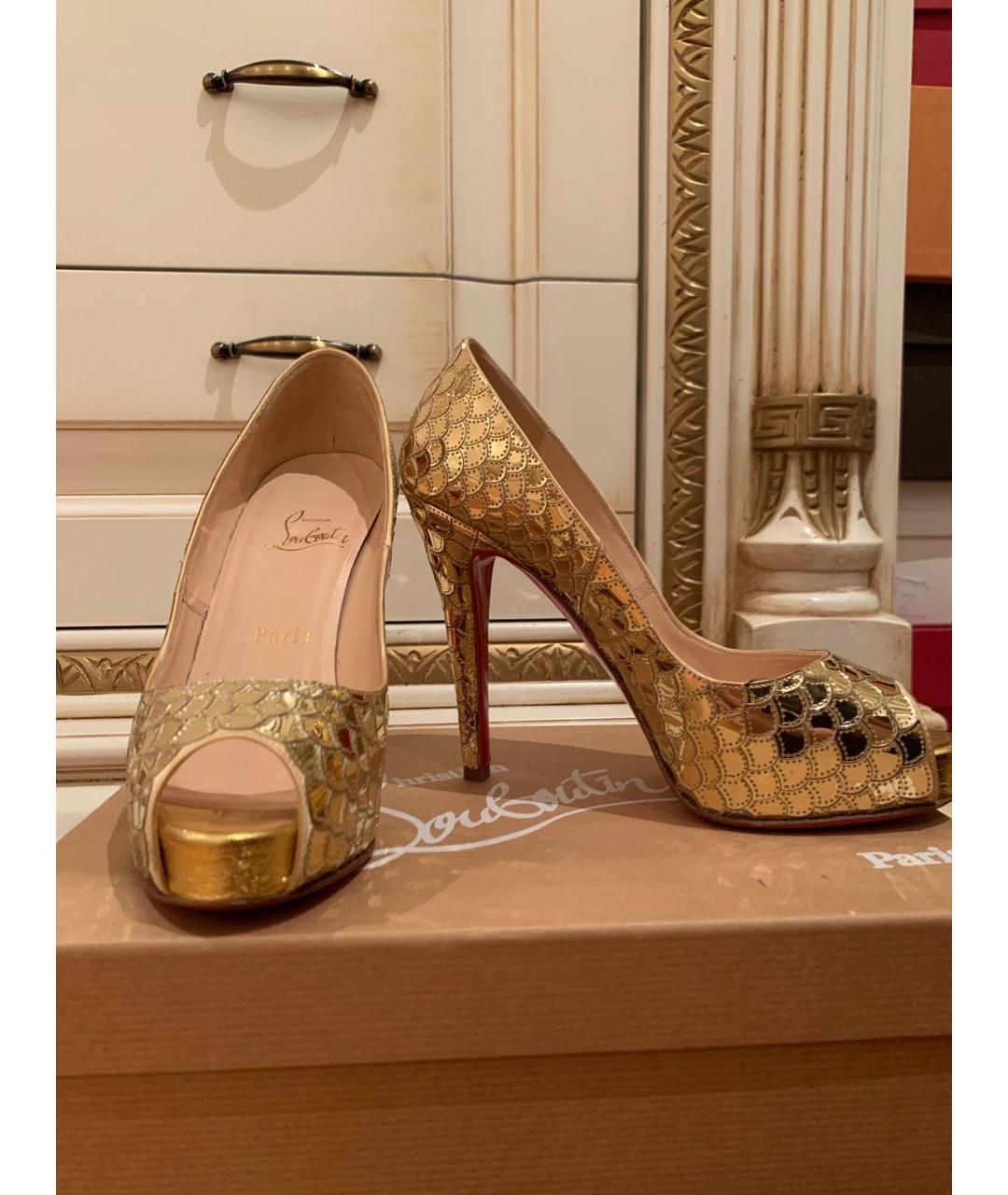 CHRISTIAN LOUBOUTIN Золотые туфли из экзотической кожи, фото 3