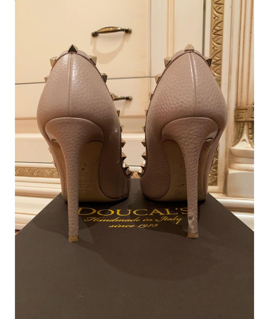 VALENTINO Бежевые кожаные лодочки на низком каблуке, фото 3