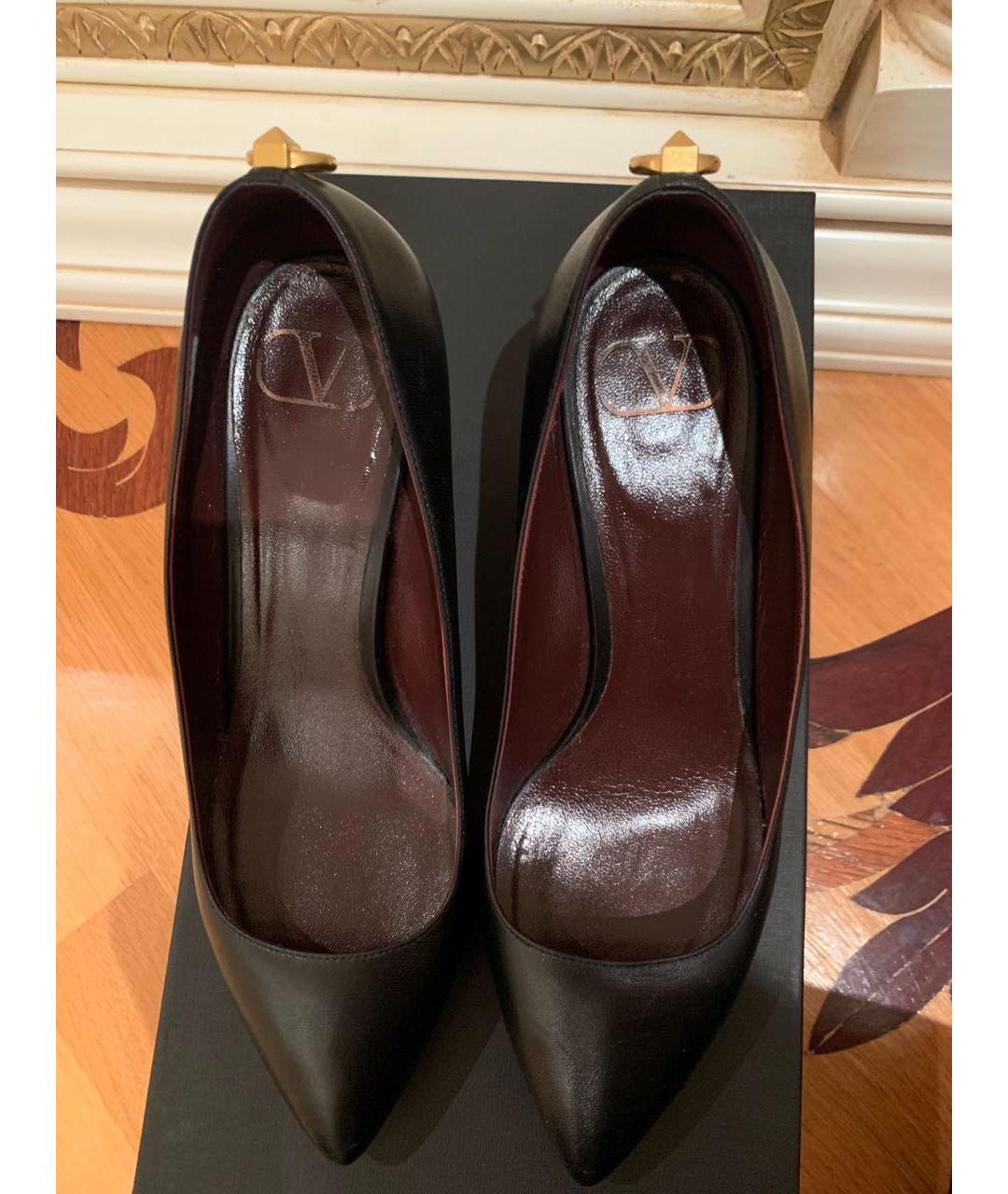 VALENTINO Черные кожаные лодочки на низком каблуке, фото 5