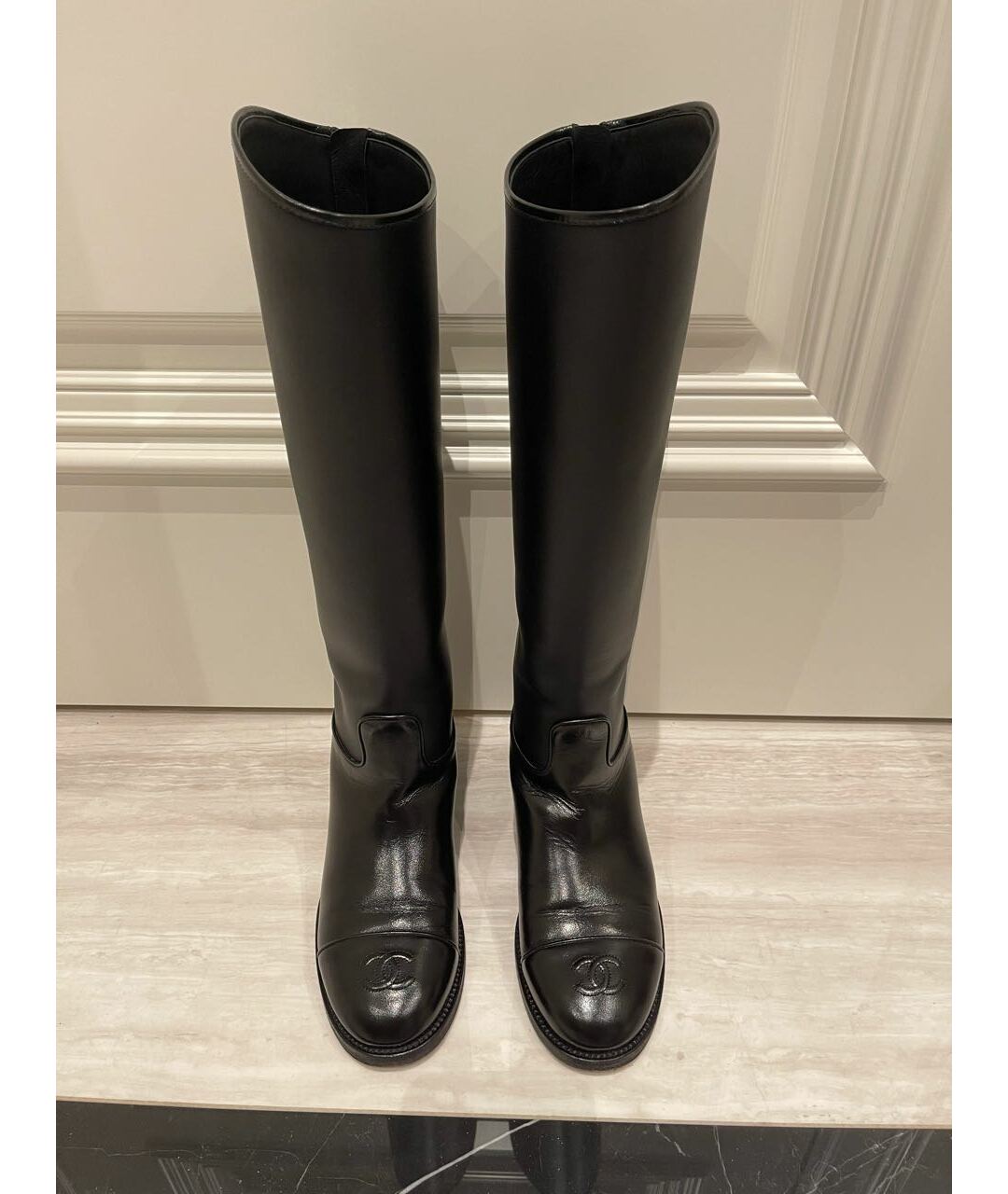 CHANEL Черные кожаные сапоги, фото 2