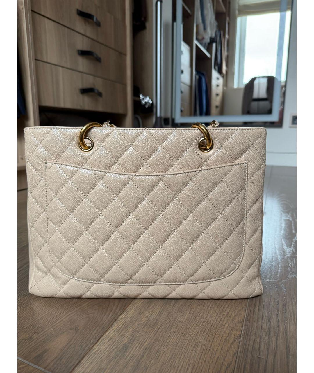 CHANEL Бежевая кожаная сумка тоут, фото 3