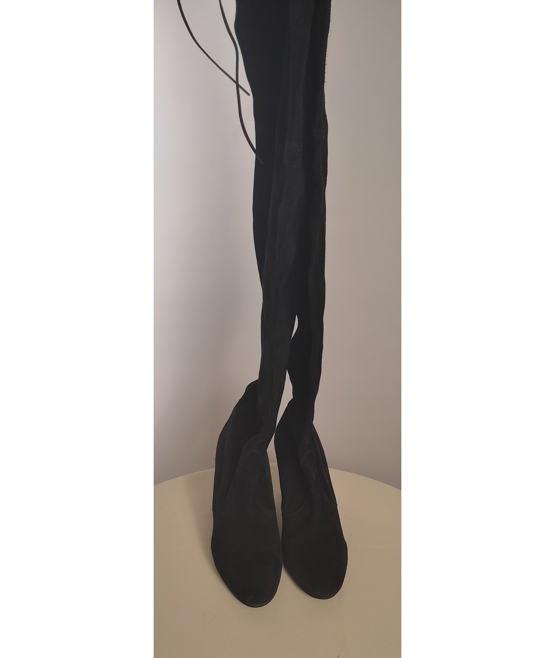 STUART WEITZMAN Черные замшевые ботфорты, фото 2