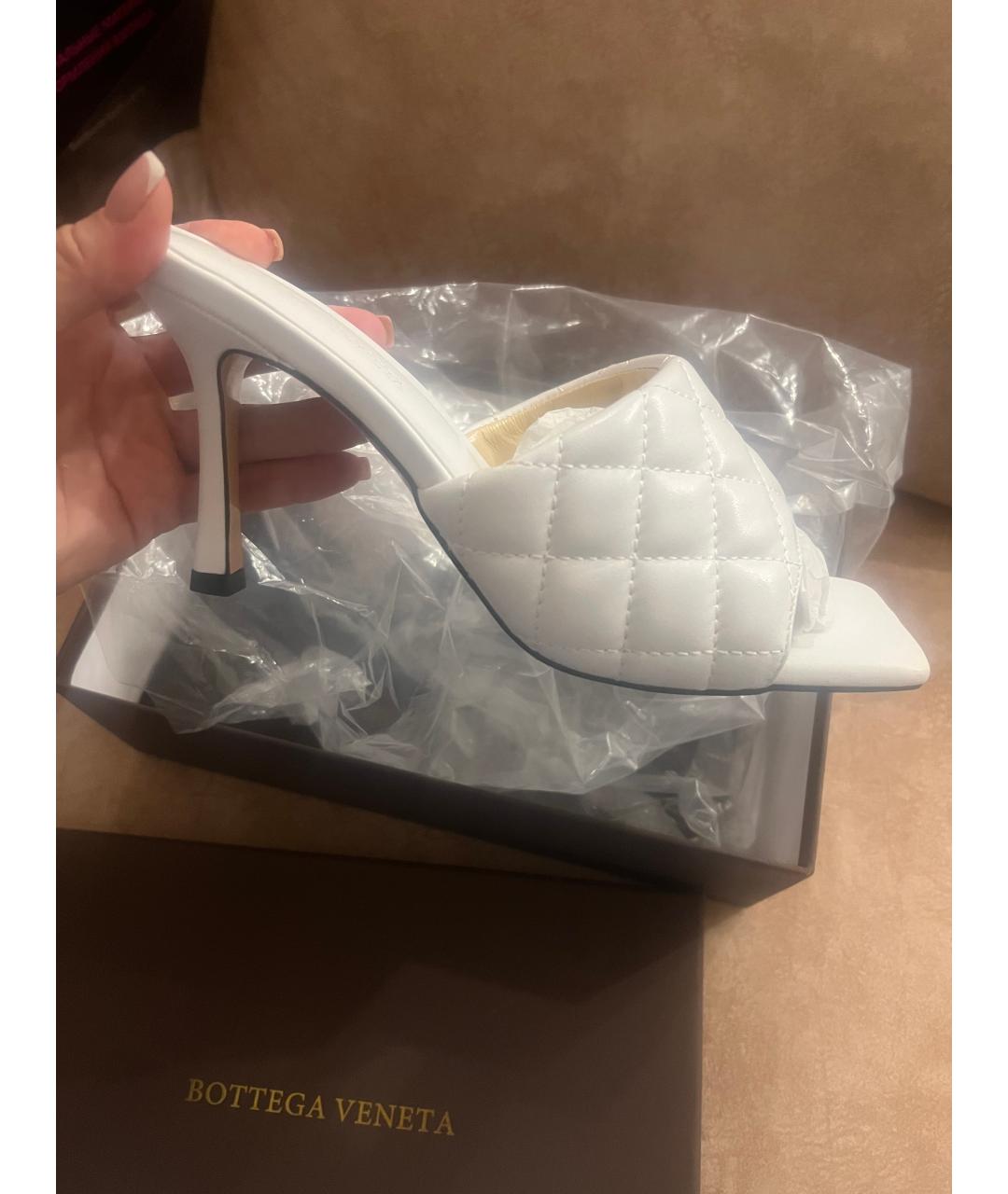 BOTTEGA VENETA Белые кожаные сабо, фото 2