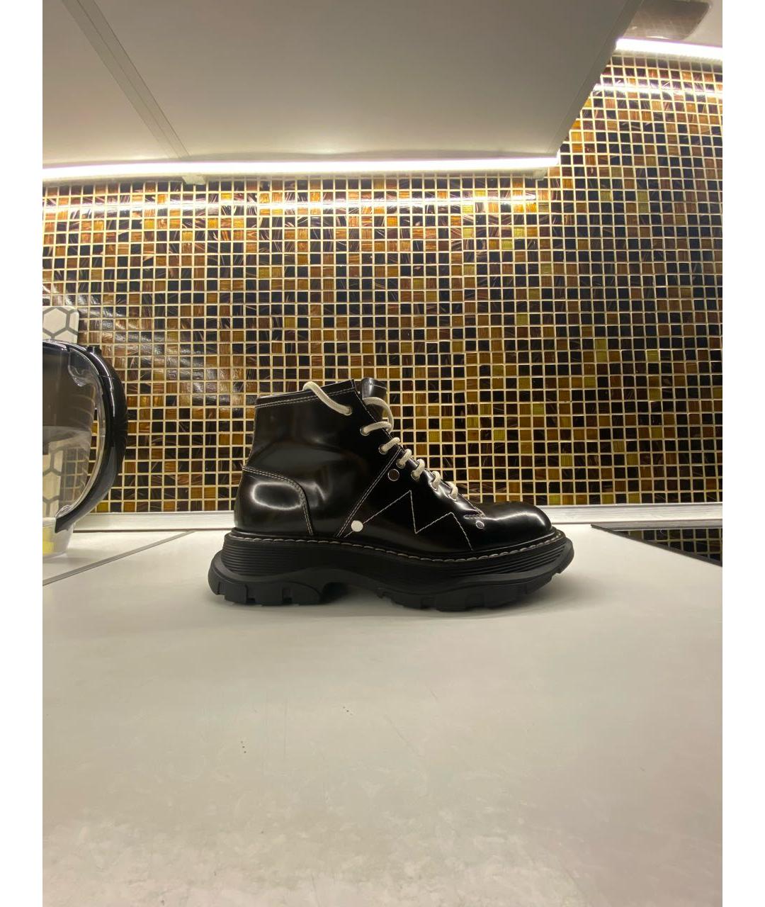 ALEXANDER MCQUEEN Черные низкие ботинки из лакированной кожи, фото 5