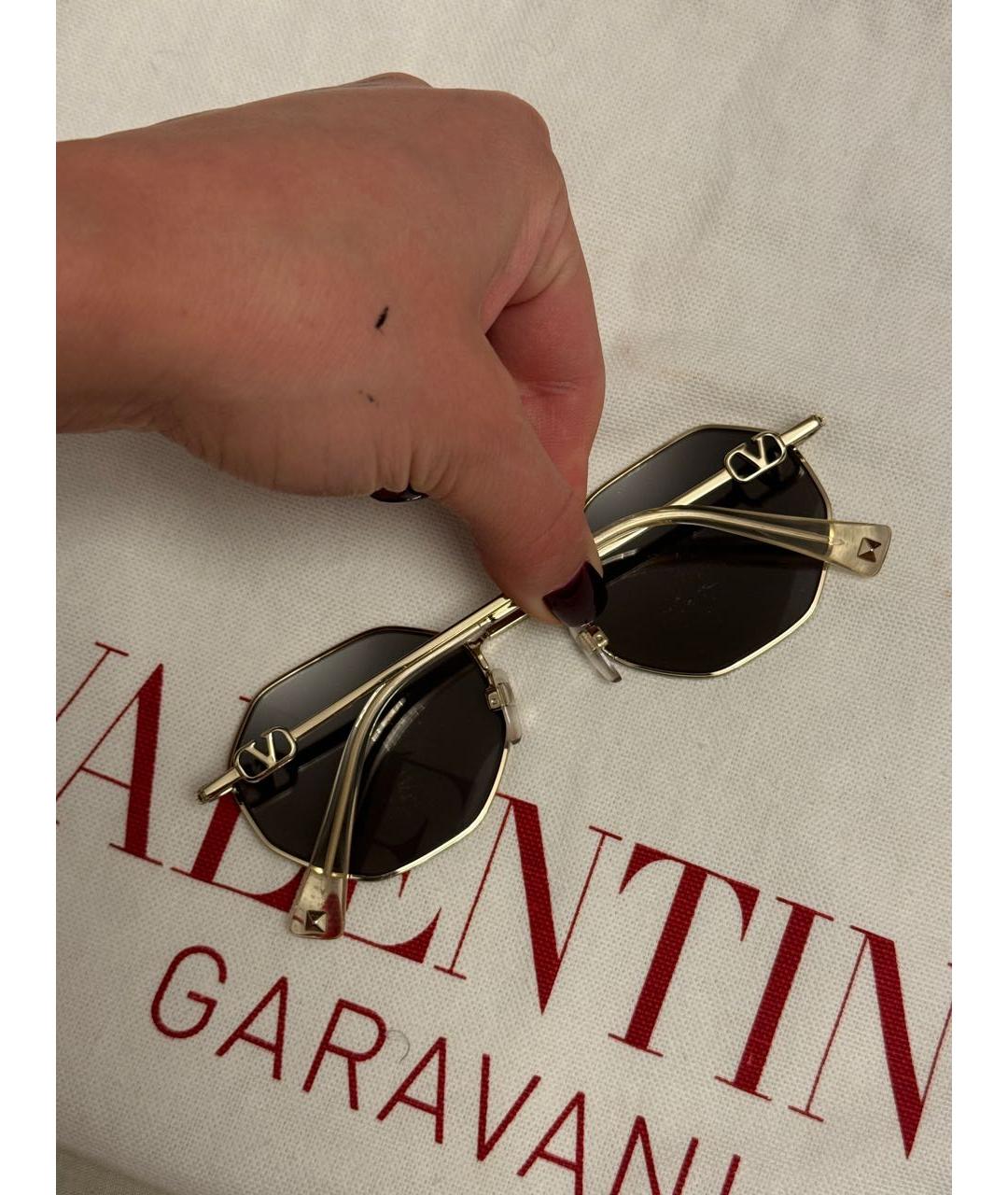 VALENTINO Золотые солнцезащитные очки, фото 3