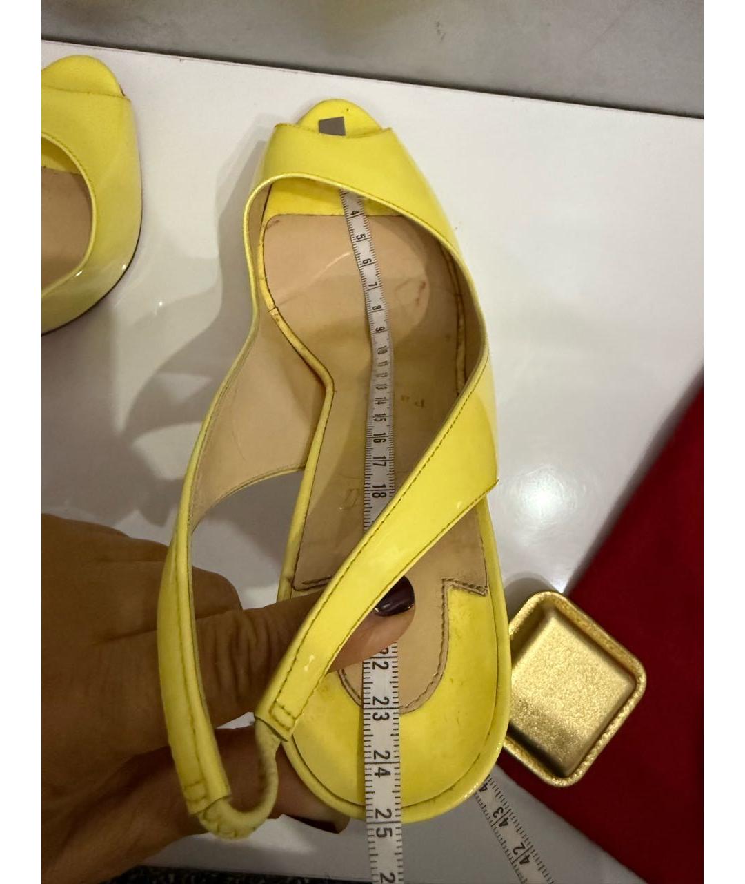 CHRISTIAN LOUBOUTIN Желтые кожаные туфли, фото 5