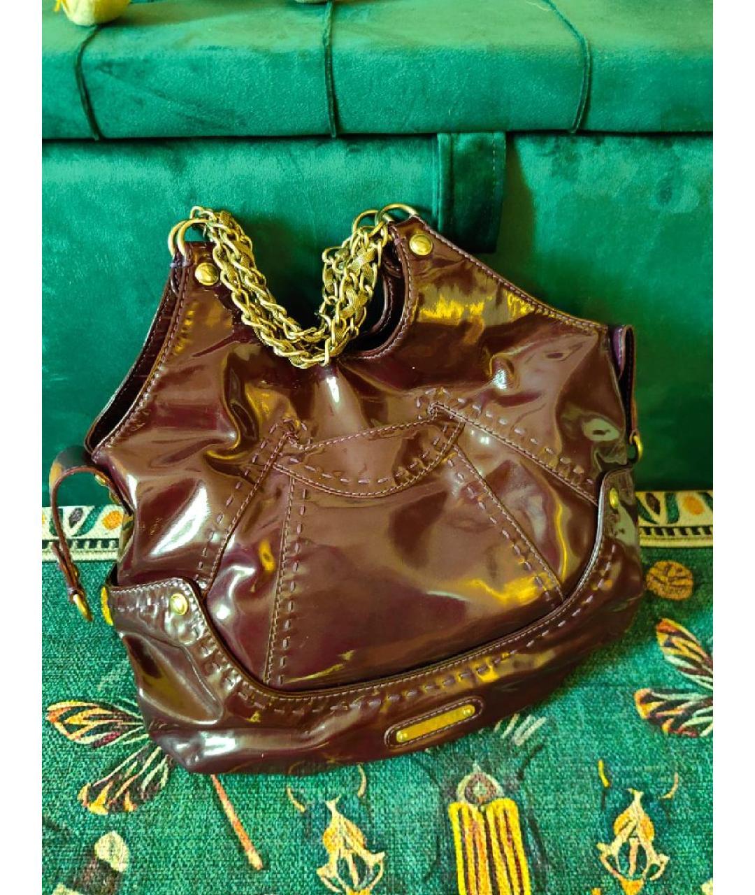VERSACE Бордовая сумка с короткими ручками из лакированной кожи, фото 10