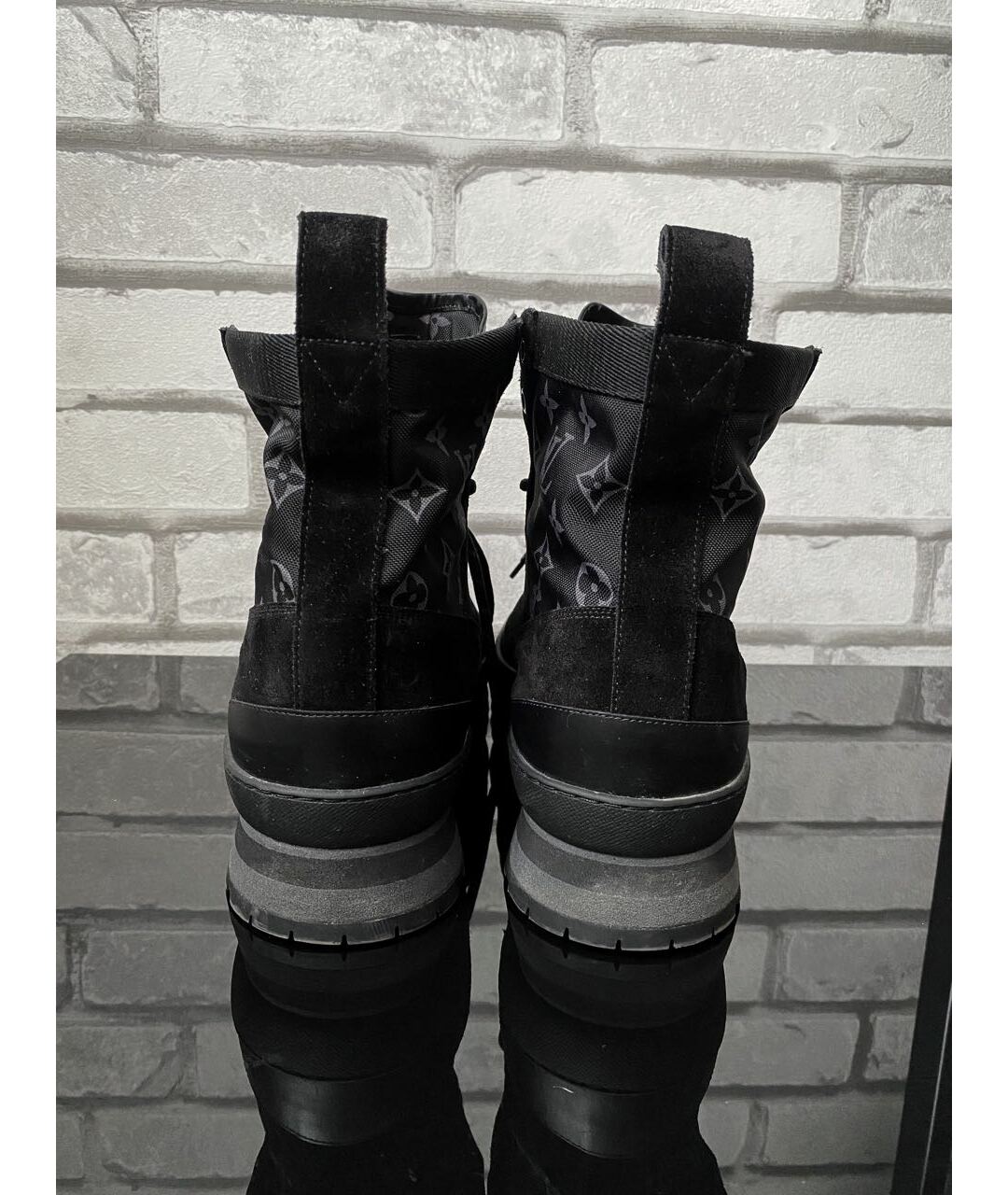 LOUIS VUITTON PRE-OWNED Черные замшевые высокие ботинки, фото 4