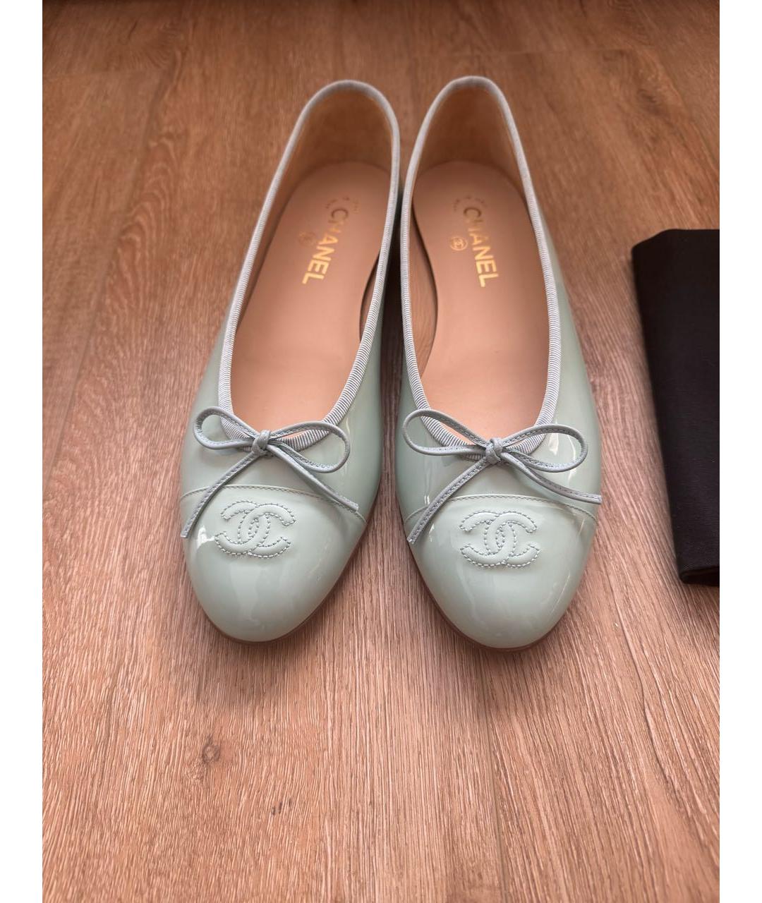 CHANEL Бирюзовые балетки из лакированной кожи, фото 2